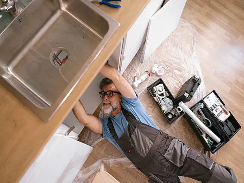 Professional Handyman at work in Las Vegas